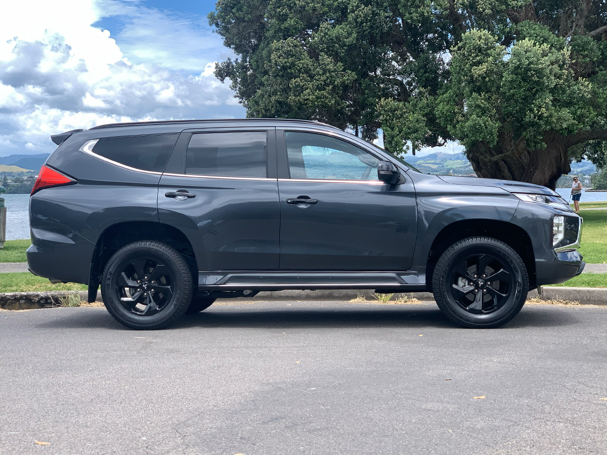 2025 Mitsubishi Pajero Sport VRX Black Edition