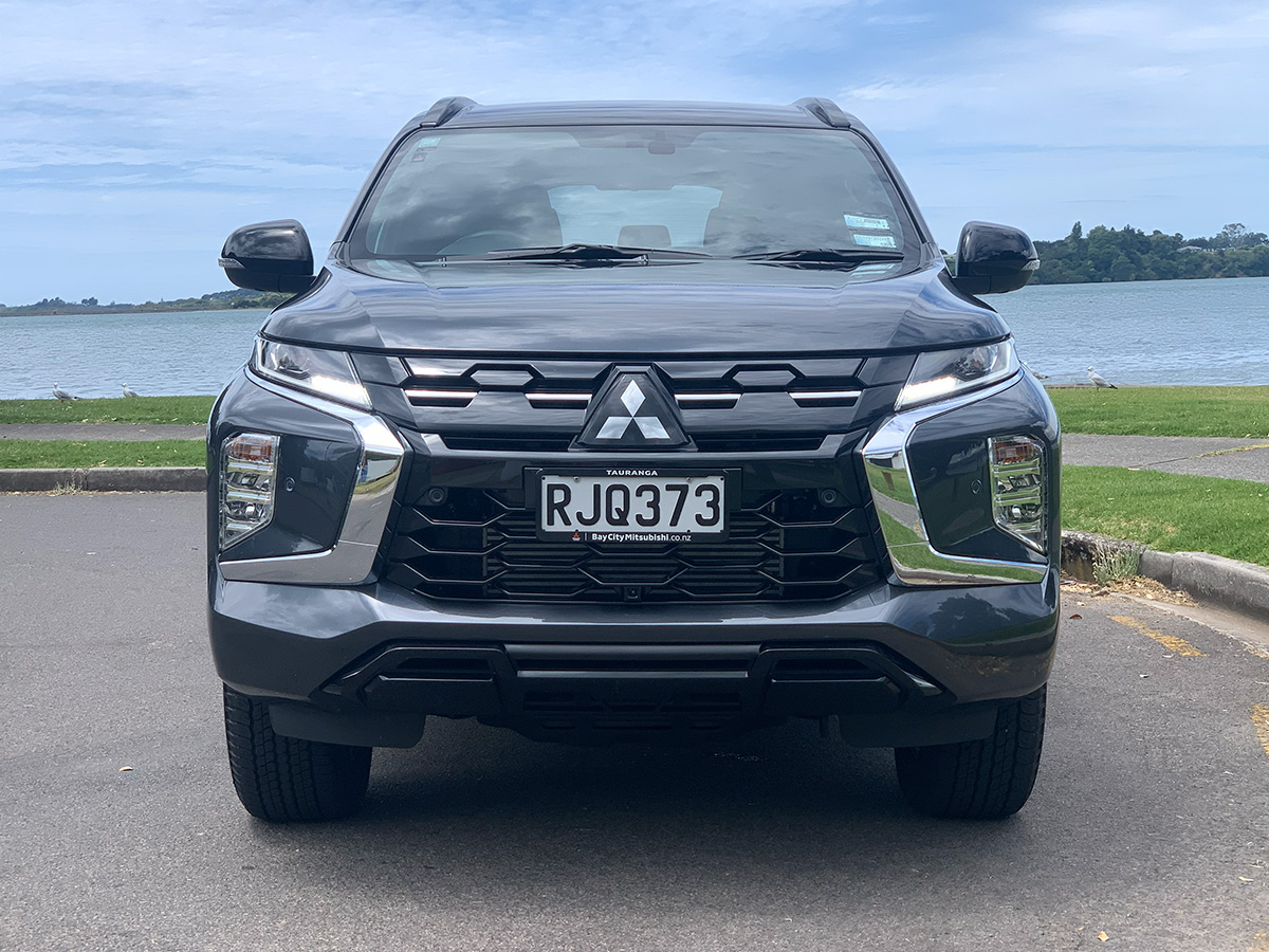 2025 Mitsubishi Pajero Sport VRX Black Edition