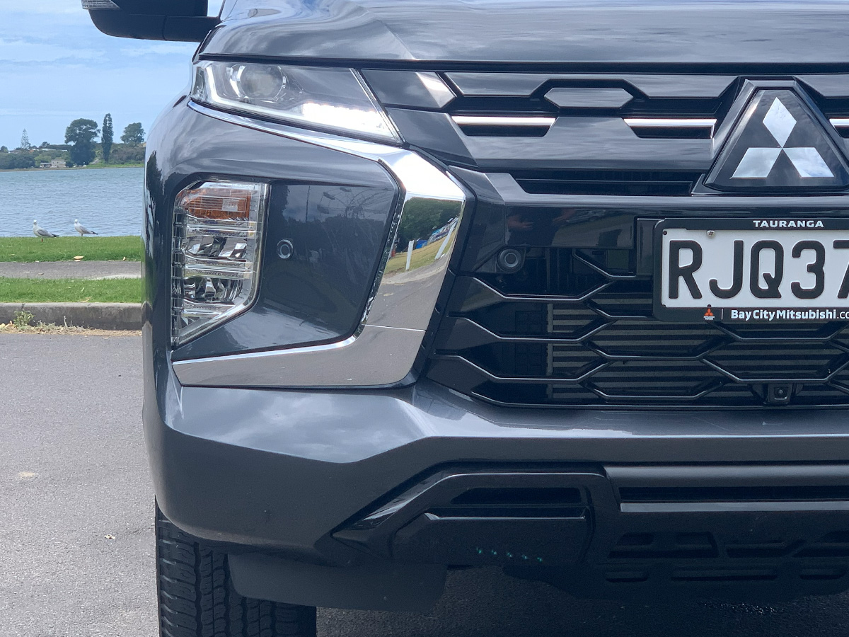 2025 Mitsubishi Pajero Sport VRX Black Edition