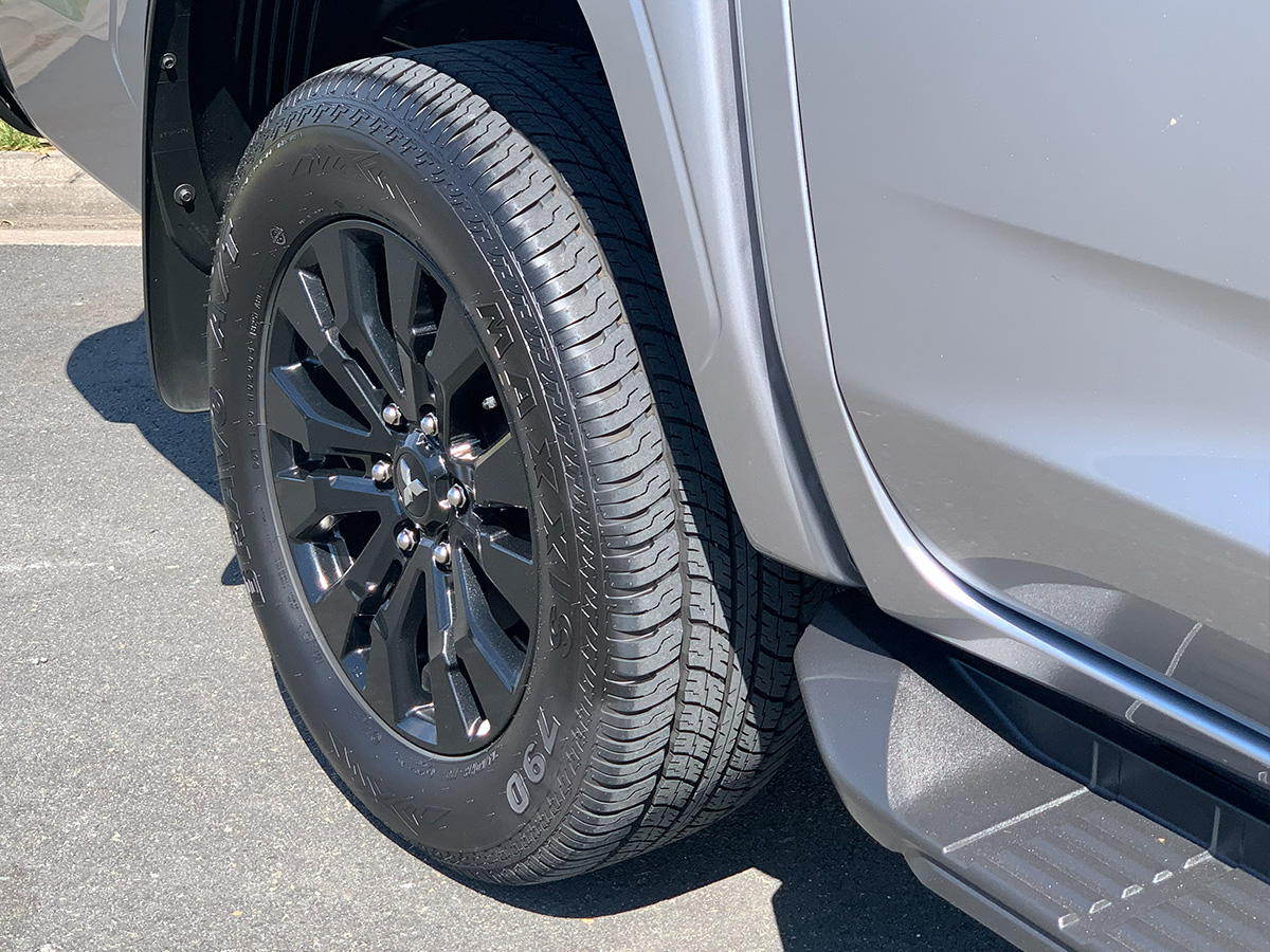 2025 Mitsubishi Triton GLX 4WD SPORT