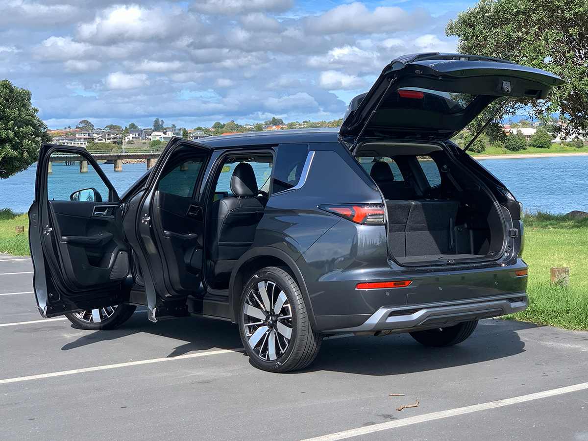 2025 Mitsubishi Outlander XLS 4WD 7 Seater 2.5L Petrol Auto