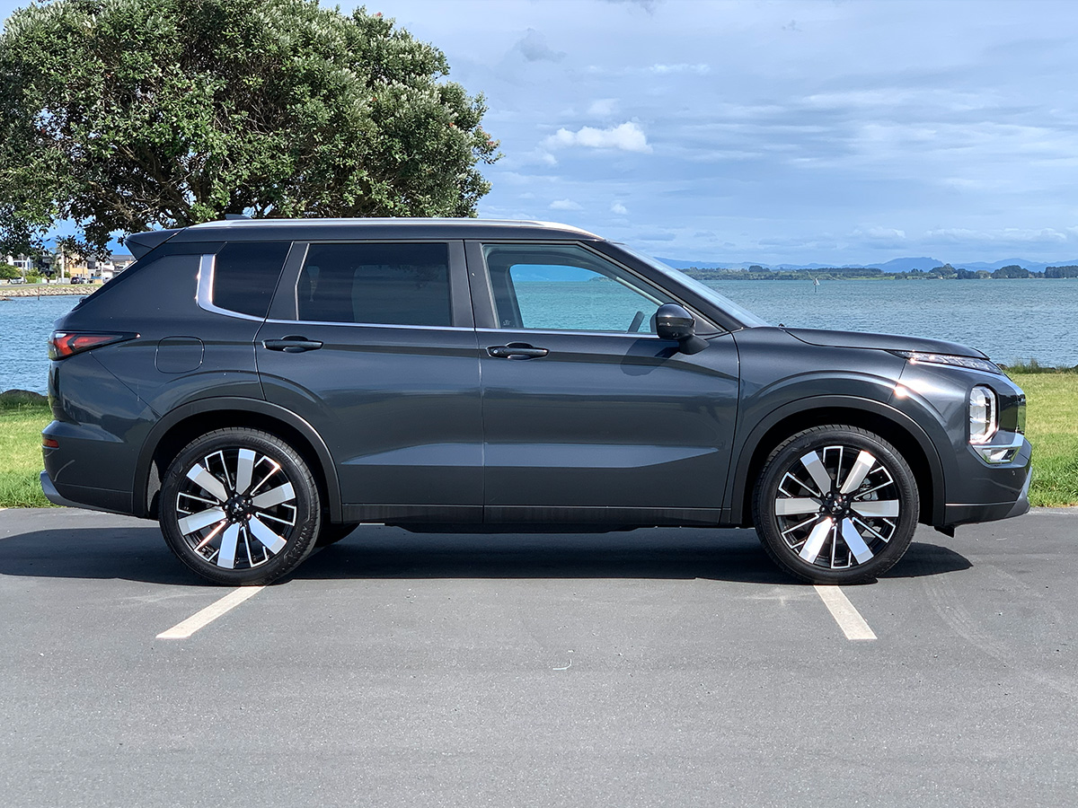 2025 Mitsubishi Outlander XLS 4WD 7 Seater 2.5L Petrol Auto