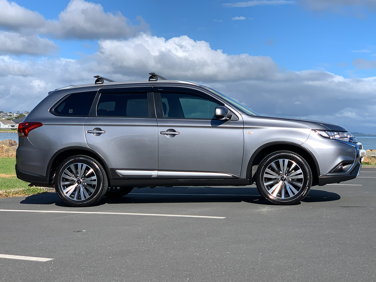 2022 Mitsubishi Outlander LS 2.4L Petrol 7 Seater Automatic