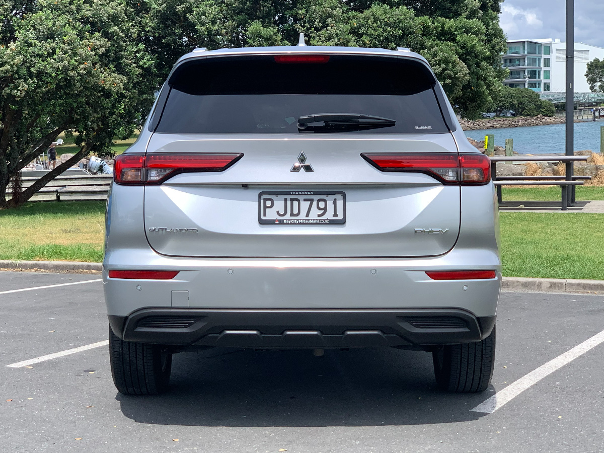 2022 Mitsubishi Outlander LS PHEV Hybrid 4WD