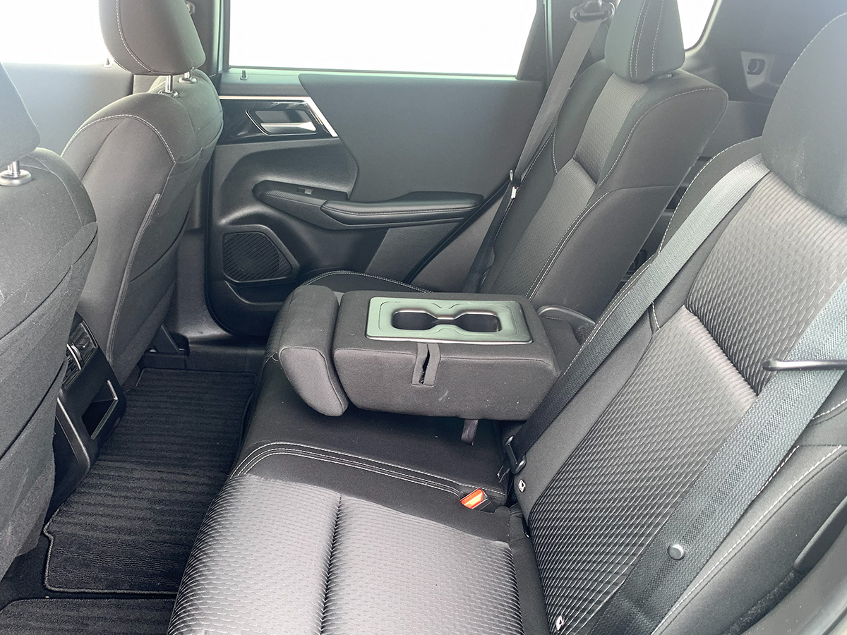 2022 Mitsubishi Outlander LS PHEV Hybrid 4WD