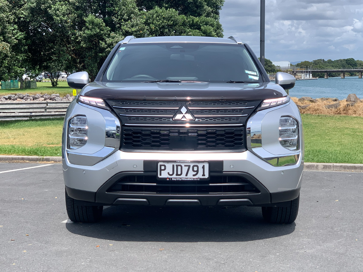 2022 Mitsubishi Outlander LS PHEV Hybrid 4WD