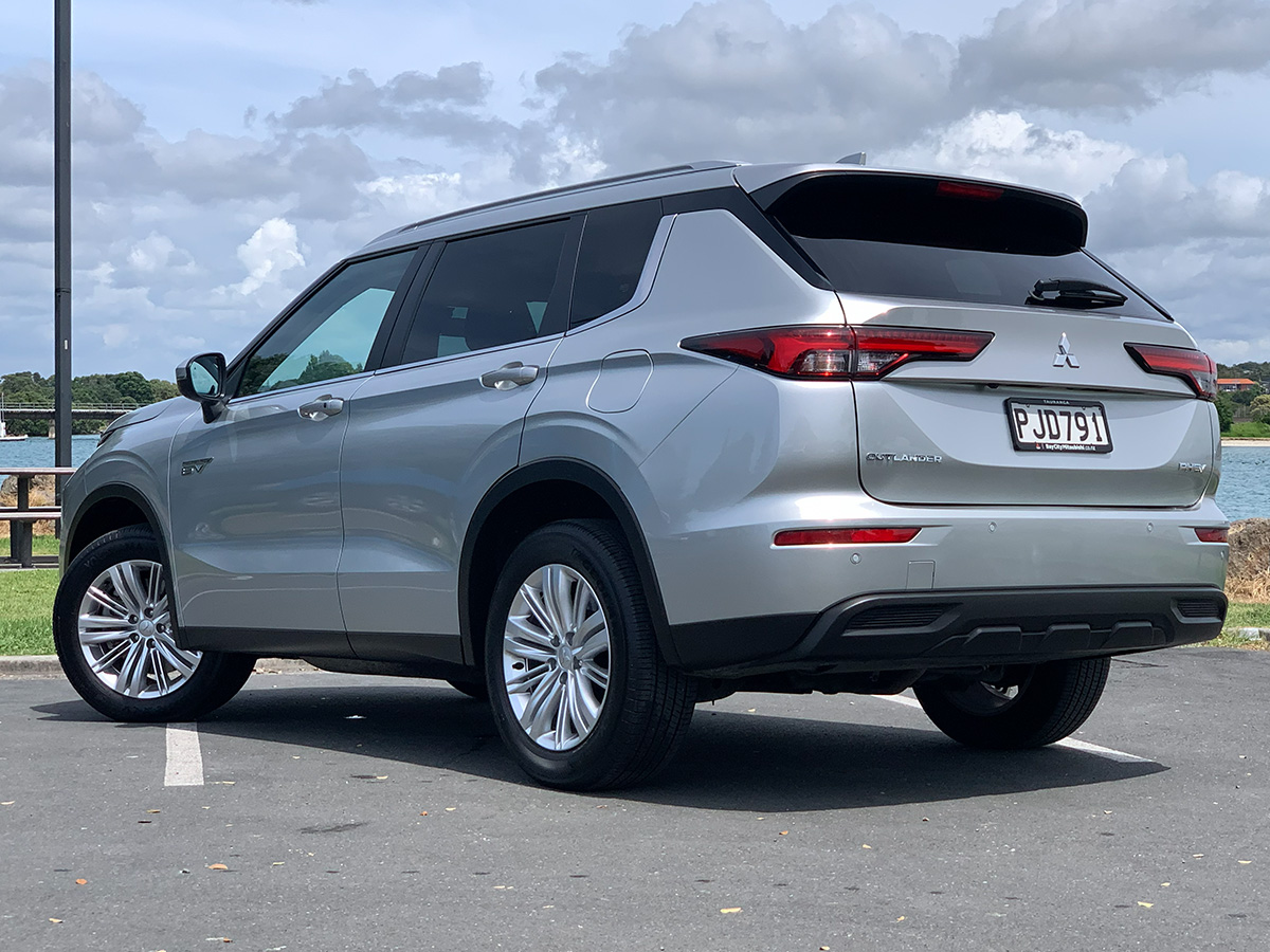 2022 Mitsubishi Outlander LS PHEV Hybrid 4WD