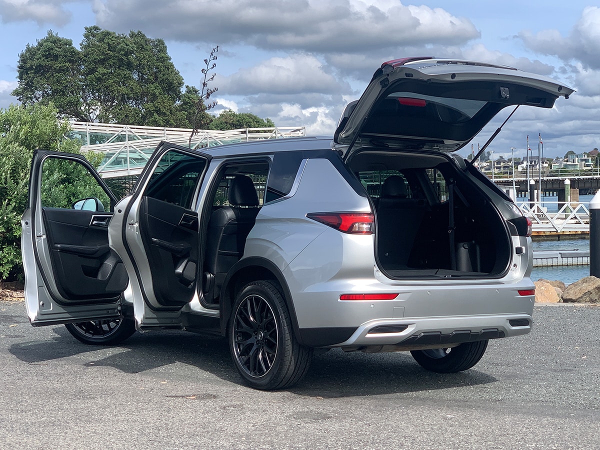 2022 Mitsubishi Outlander XLS 4WD 2.5L Petrol 7 Seater