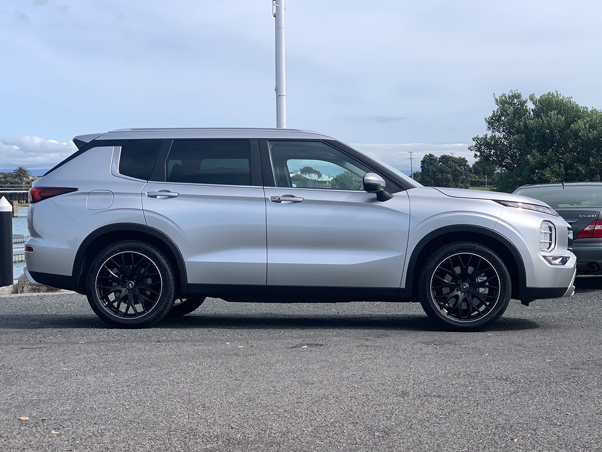 2022 Mitsubishi Outlander XLS 4WD 2.5L Petrol 7 Seater