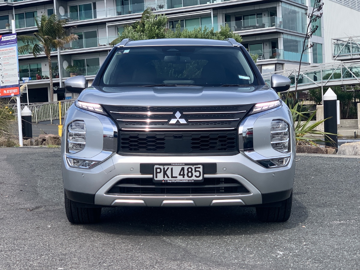 2022 Mitsubishi Outlander XLS 4WD 2.5L Petrol 7 Seater