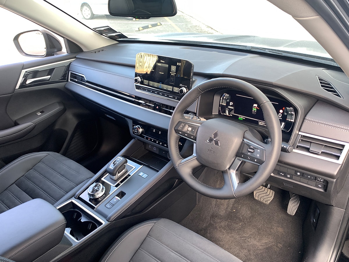 2025 Mitsubishi Outlander XLS PHEV Hybrid 4WD