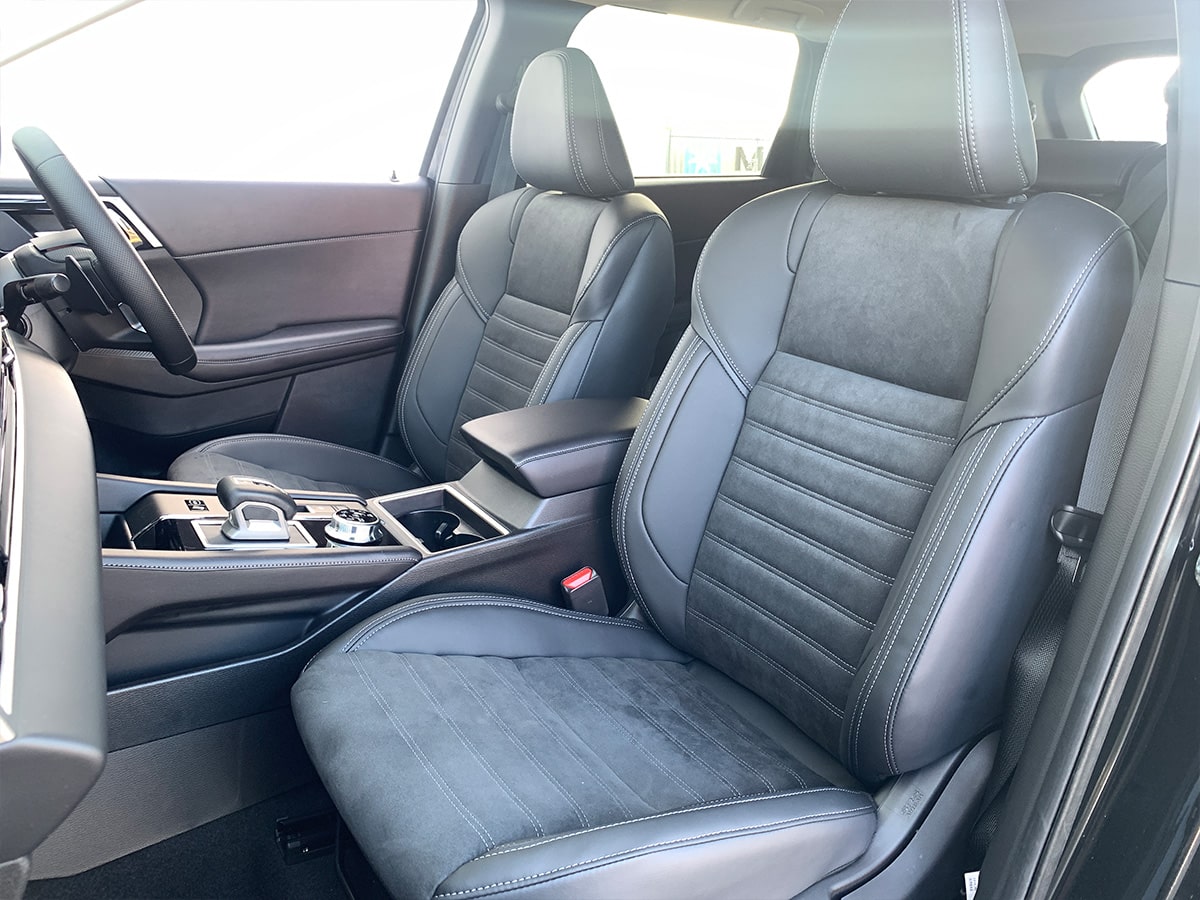 2025 Mitsubishi Outlander XLS PHEV Hybrid 4WD