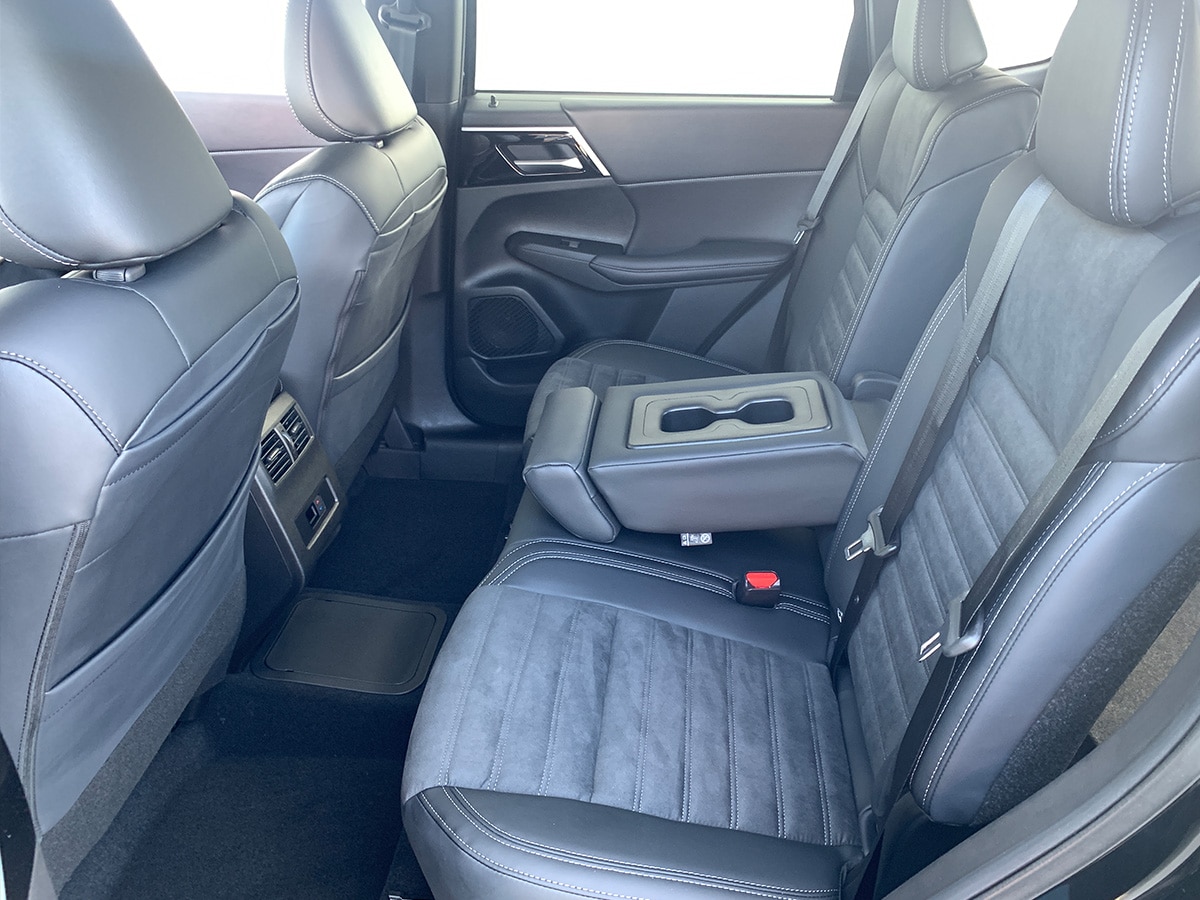 2025 Mitsubishi Outlander XLS PHEV Hybrid 4WD