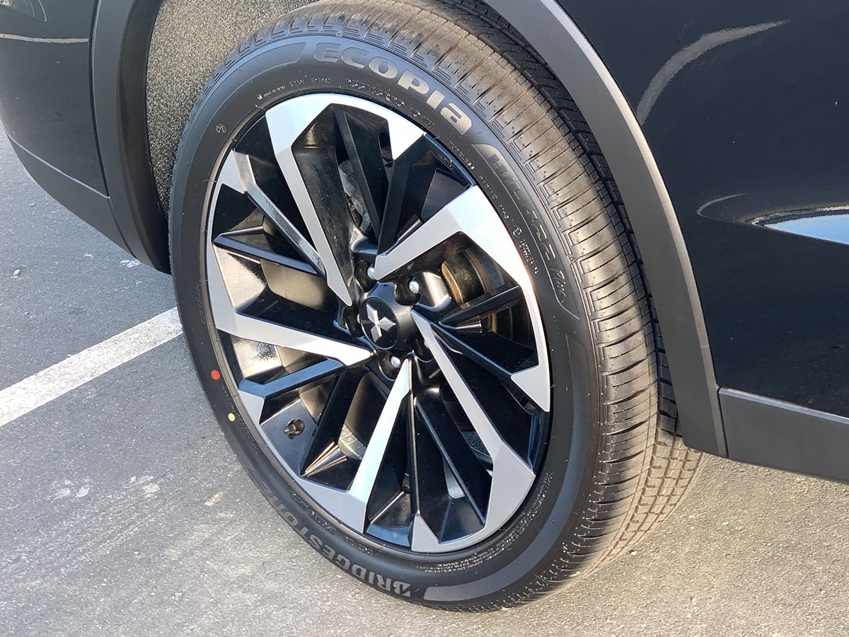 2025 Mitsubishi Outlander XLS PHEV Hybrid 4WD