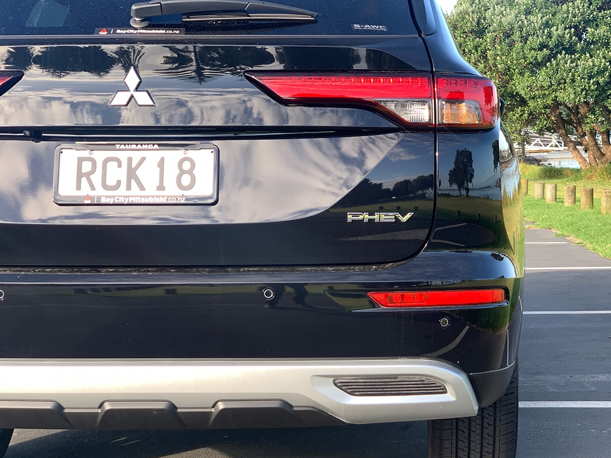 2025 Mitsubishi Outlander XLS PHEV Hybrid 4WD