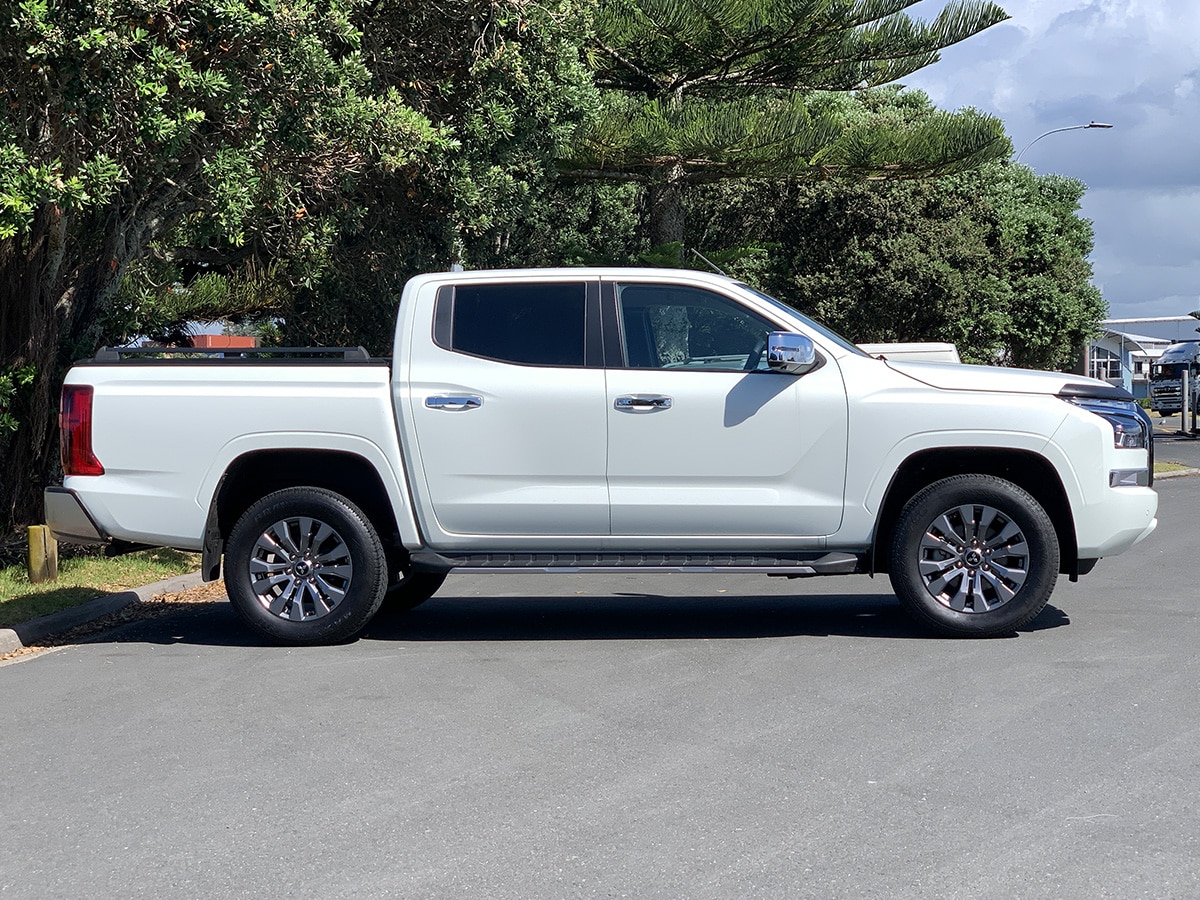 2025 Mitsubishi Triton GLXR 2WD 2.4L Bi-Turbo Diesel 6 Speed Auto