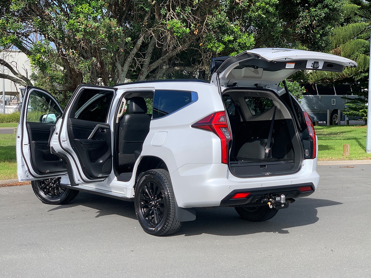 2023 Mitsubishi Pajero Sport VRX Black Edition