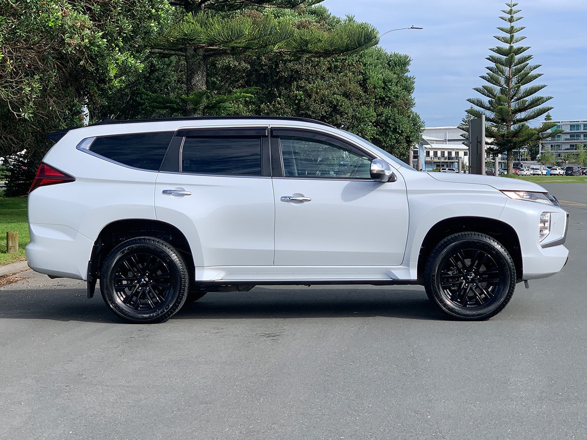 2023 Mitsubishi Pajero Sport VRX Black Edition