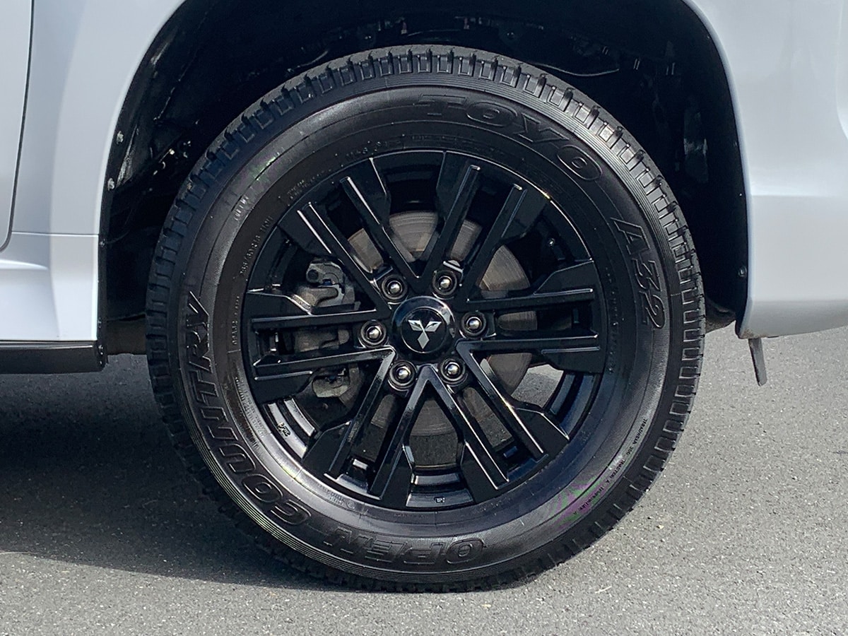 2023 Mitsubishi Pajero Sport VRX Black Edition