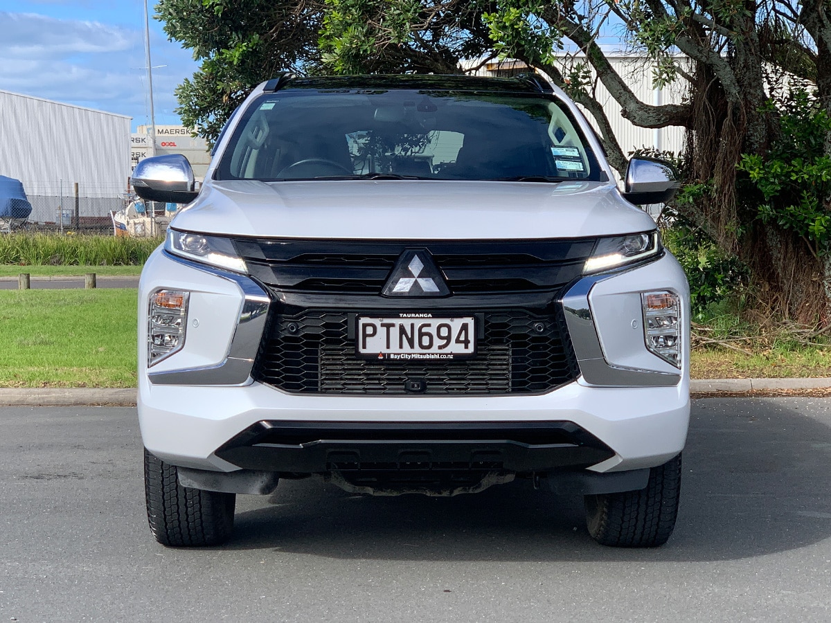 2023 Mitsubishi Pajero Sport VRX Black Edition