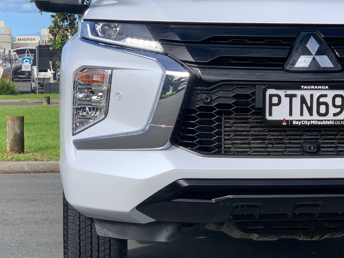 2023 Mitsubishi Pajero Sport VRX Black Edition