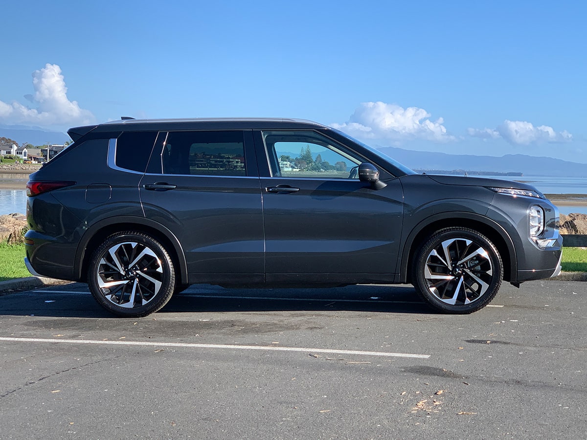 2024 Mitsubishi Outlander VRX 2.5L 4WD 7 Seater CVT Auto