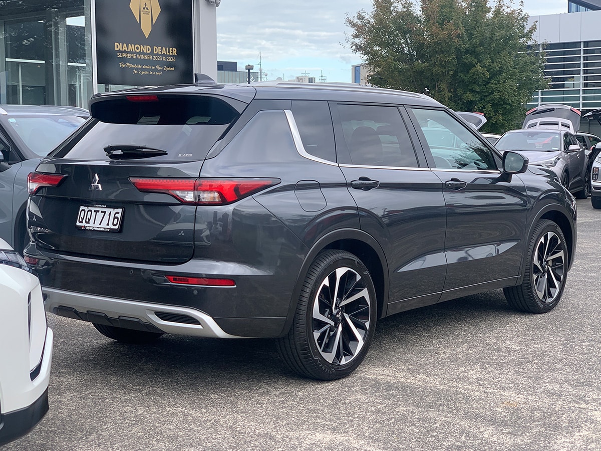 2024 Mitsubishi Outlander VRX 2.5L 4WD 7 Seater CVT Auto