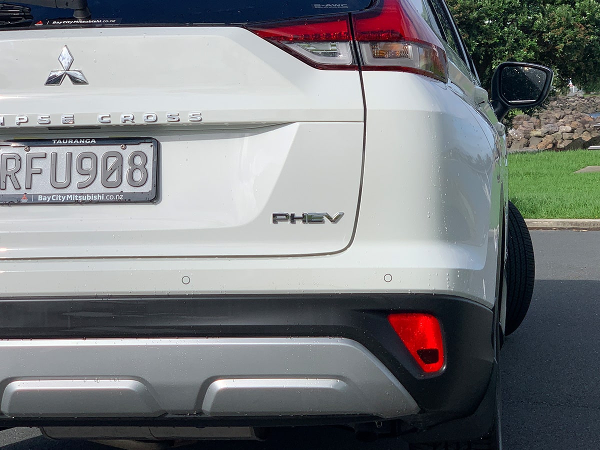 2025 Mitsubishi Eclipse Cross PHEV XLS 4WD Hybrid – Save $3603