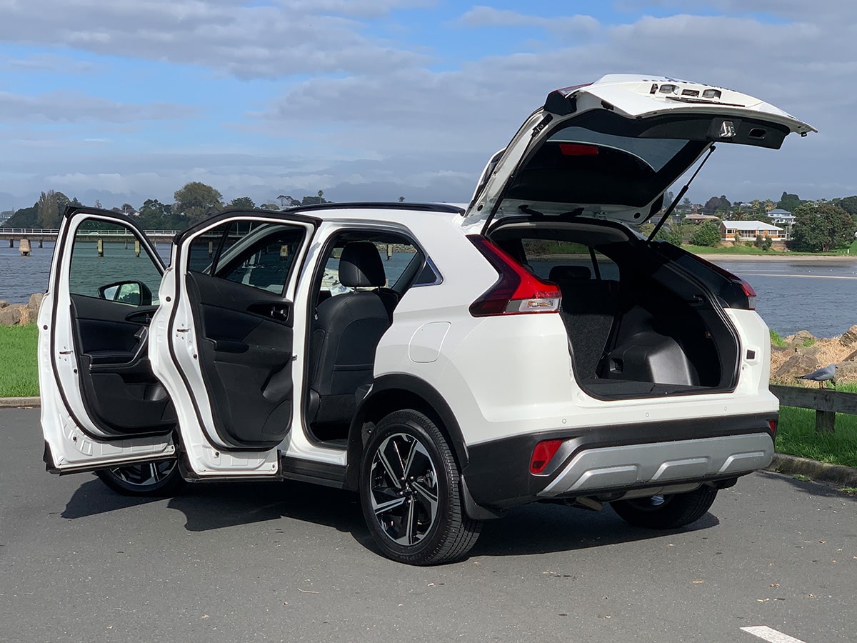 2025 Mitsubishi Eclipse Cross PHEV XLS 4WD Hybrid – Save $3603