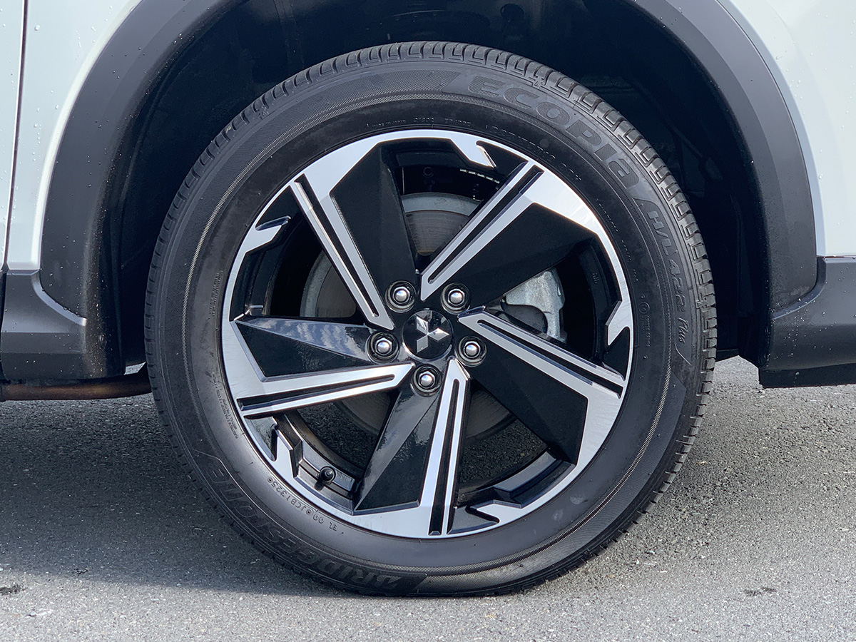 2025 Mitsubishi Eclipse Cross PHEV XLS 4WD Hybrid – Save $3603