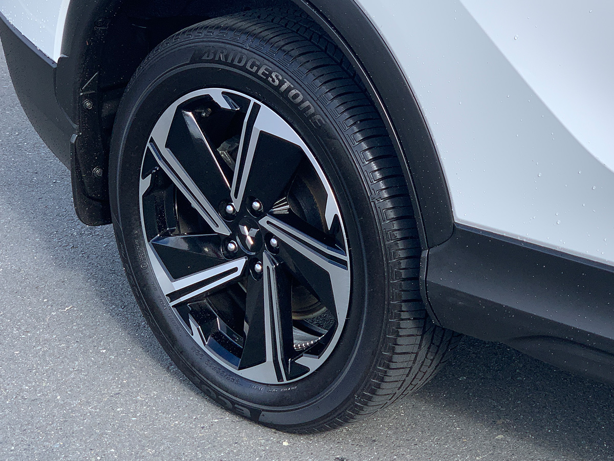 2025 Mitsubishi Eclipse Cross PHEV XLS 4WD Hybrid – Save $3603