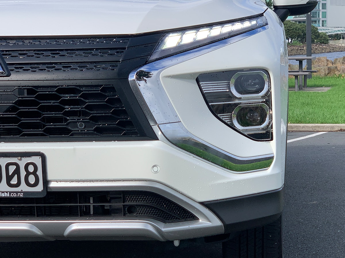 2025 Mitsubishi Eclipse Cross PHEV XLS 4WD Hybrid – Save $3603