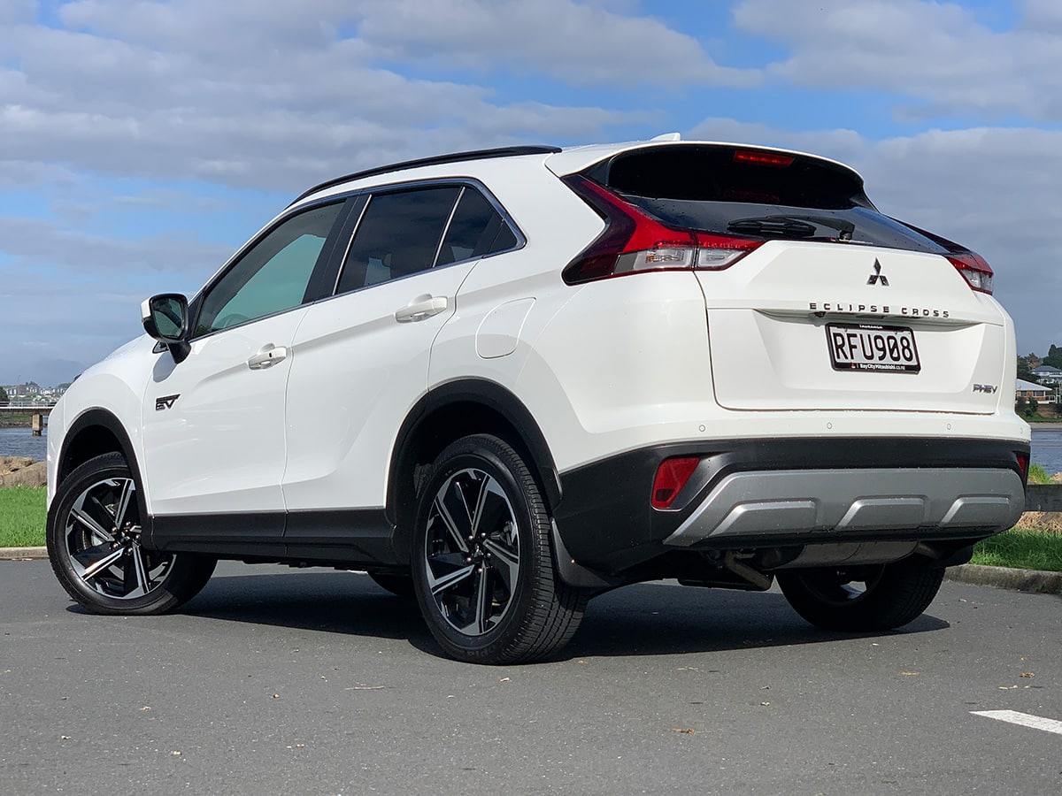 2025 Mitsubishi Eclipse Cross PHEV XLS 4WD Hybrid – Save $3603
