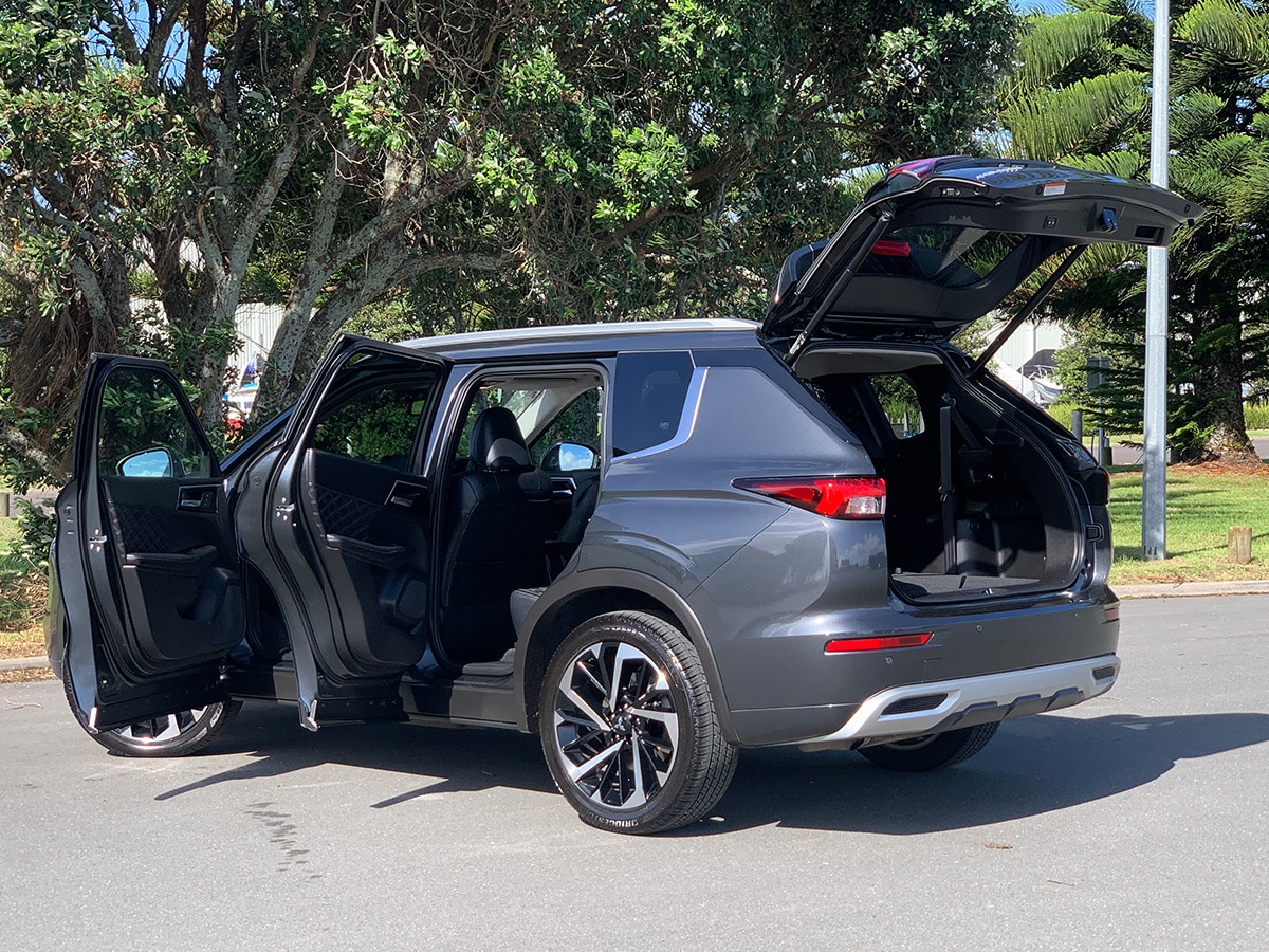 2025 Mitsubishi Outlander VRX 2.5L 4WD 7 Seater CVT Auto