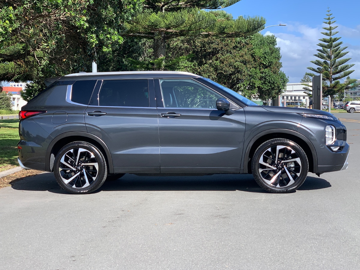 2025 Mitsubishi Outlander VRX 2.5L 4WD 7 Seater CVT Auto