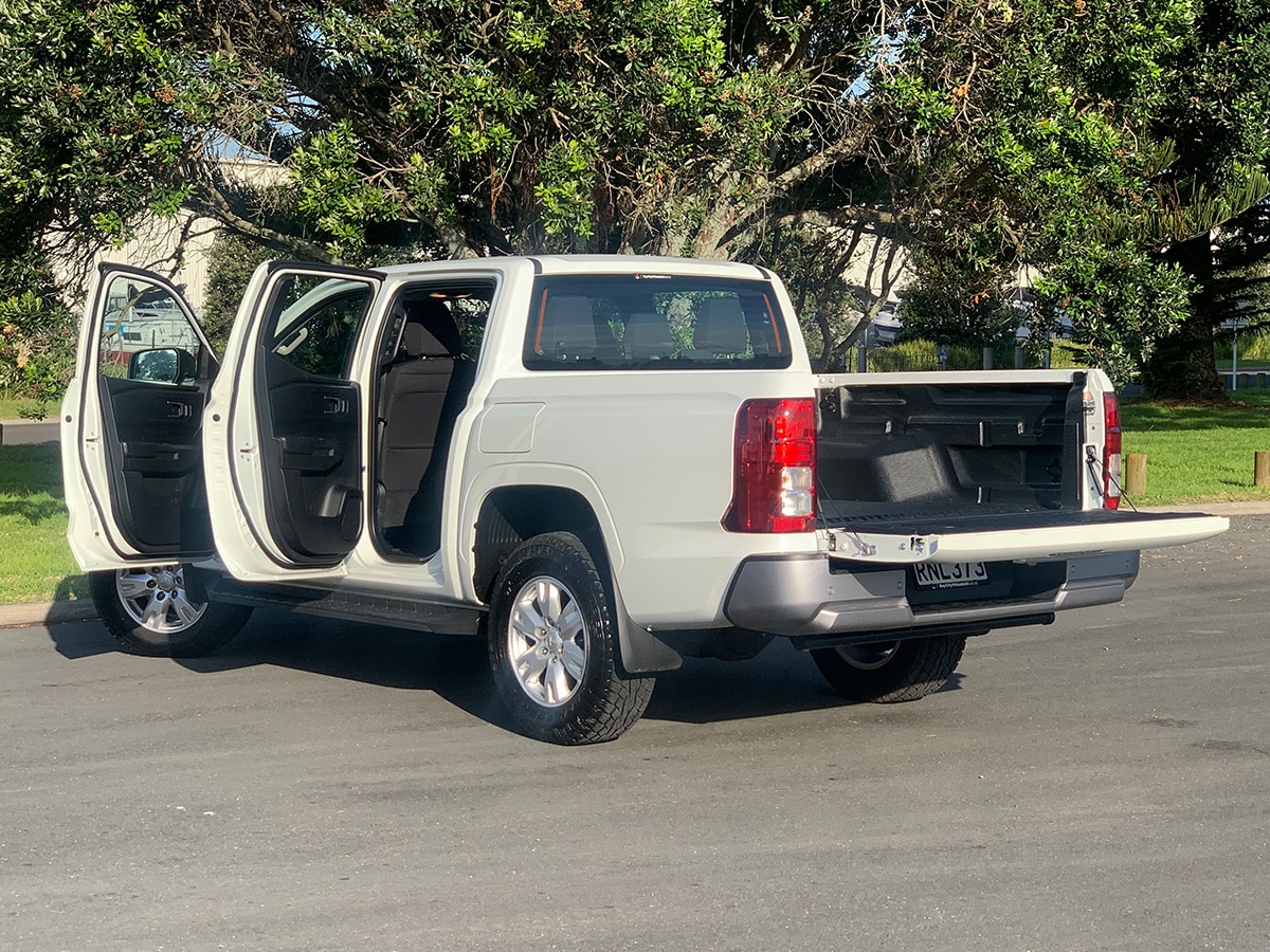 2025 Mitsubishi Triton GLX Double Cab 4WD – Save $4202