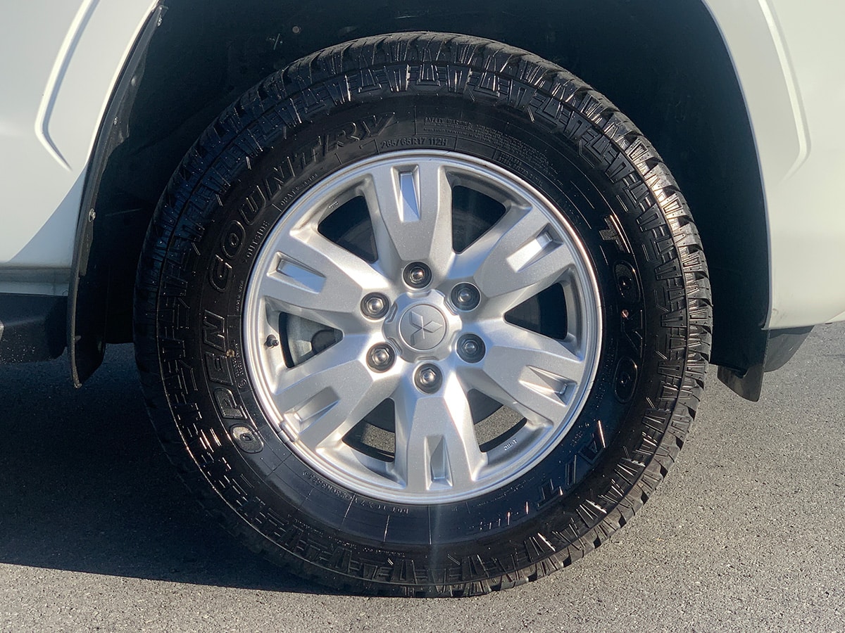 2025 Mitsubishi Triton GLX Double Cab 4WD – Save $4202