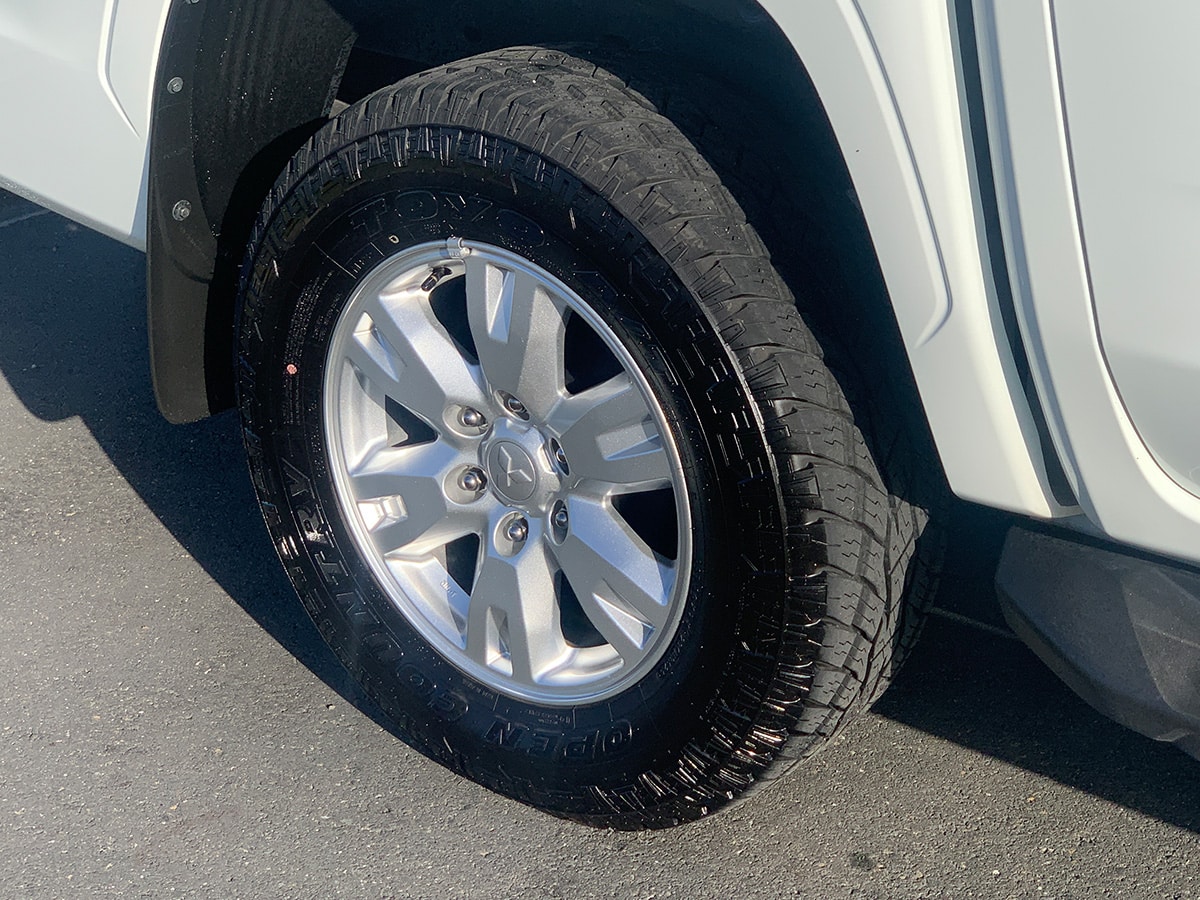 2025 Mitsubishi Triton GLX Double Cab 4WD – Save $4202