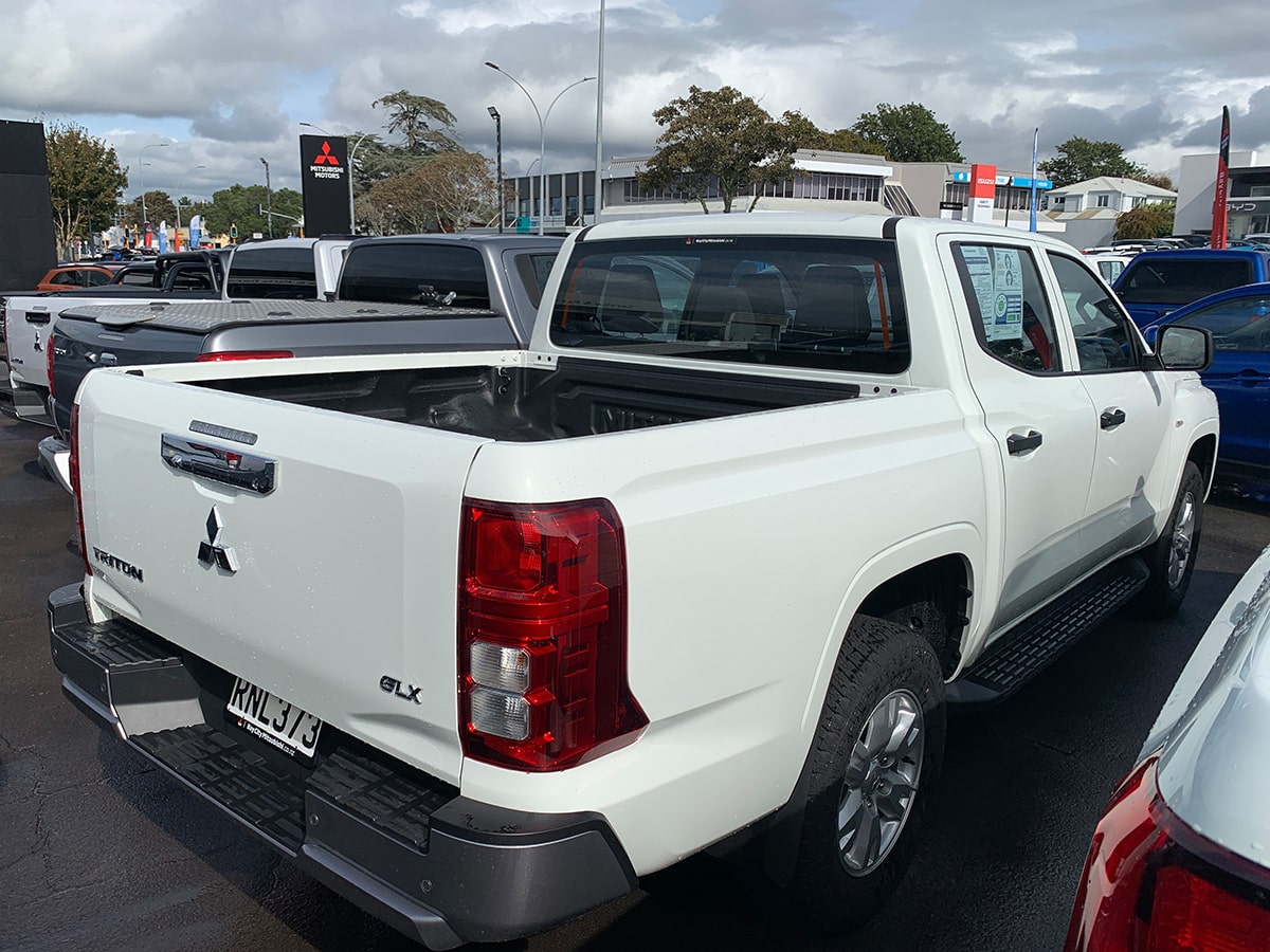 2025 Mitsubishi Triton GLX Double Cab 4WD – Save $4202