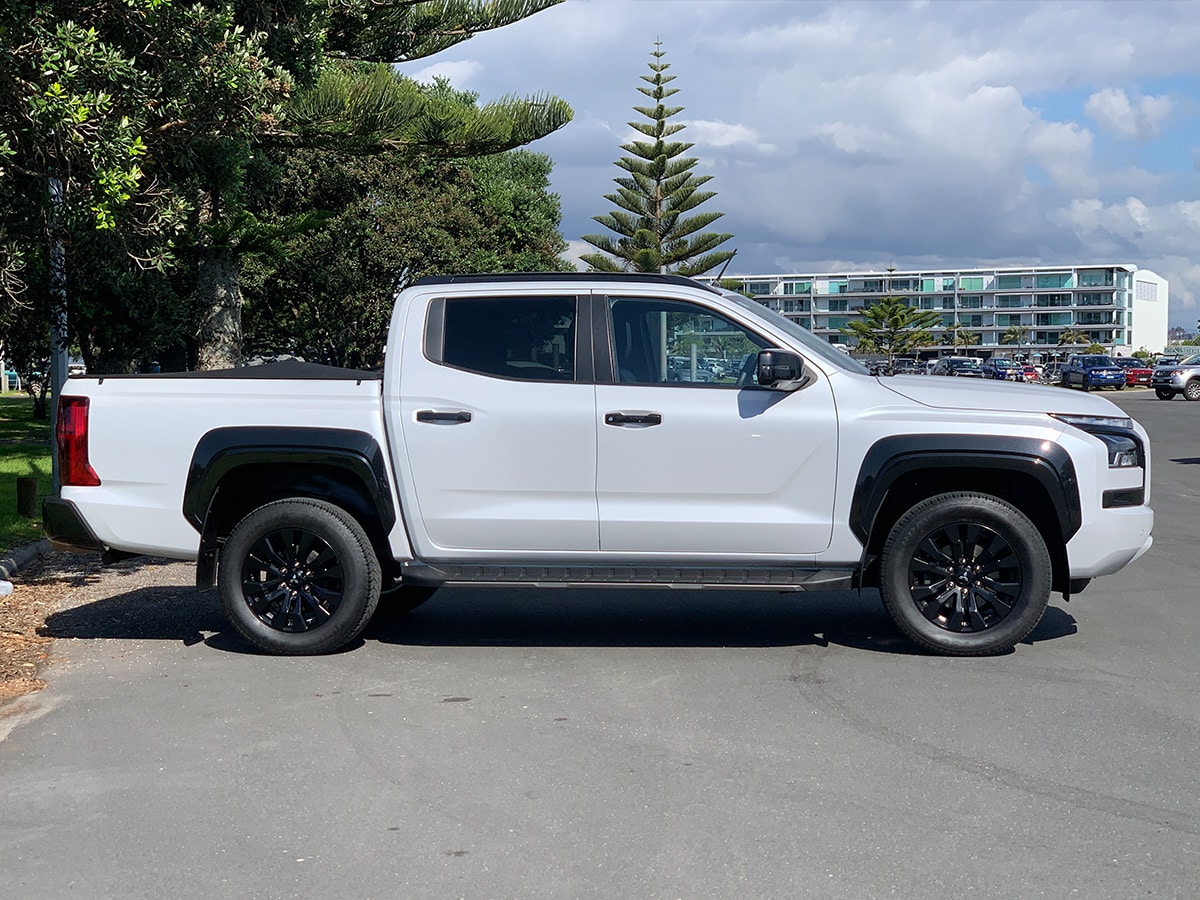 2025 Mitsubishi Triton VRX 4WD 2.4L Bi-Turbo Diesel 6 Speed Auto
