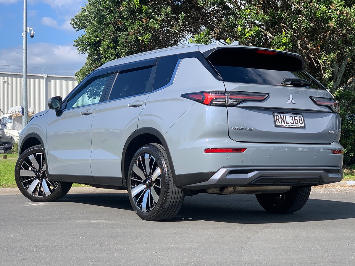 2025 Mitsubishi Outlander XLS 2WD 7 Seater 2.5L Petrol – SAVE $3,464