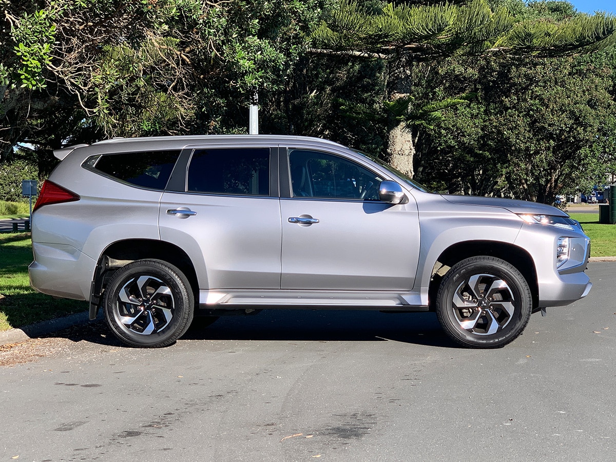2024 Mitsubishi Pajero Sport VRX
