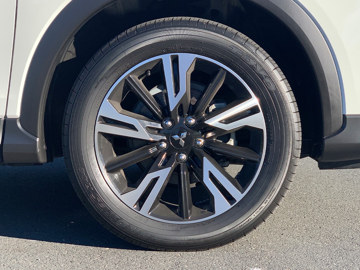 2025 Mitsubishi Eclipse Cross XLS 2WD – SAVE $5603