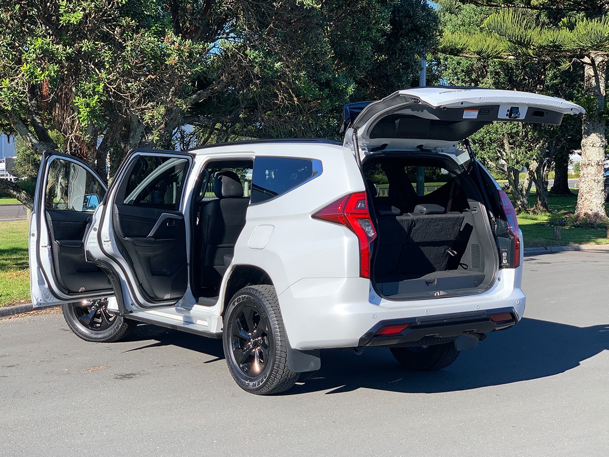 2026 Mitsubishi Pajero Sport VRX Black Edition