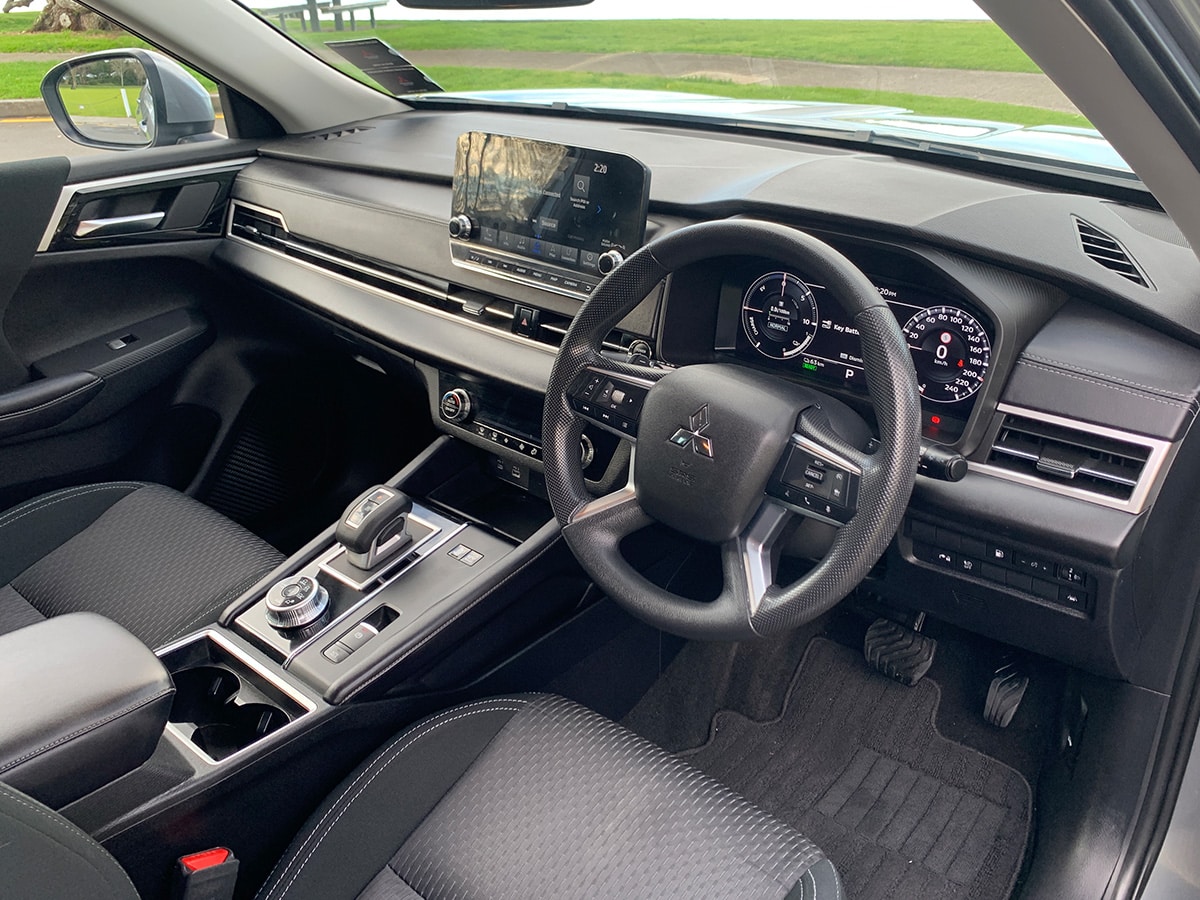2022 Mitsubishi Outlander LS PHEV Hybrid 4WD