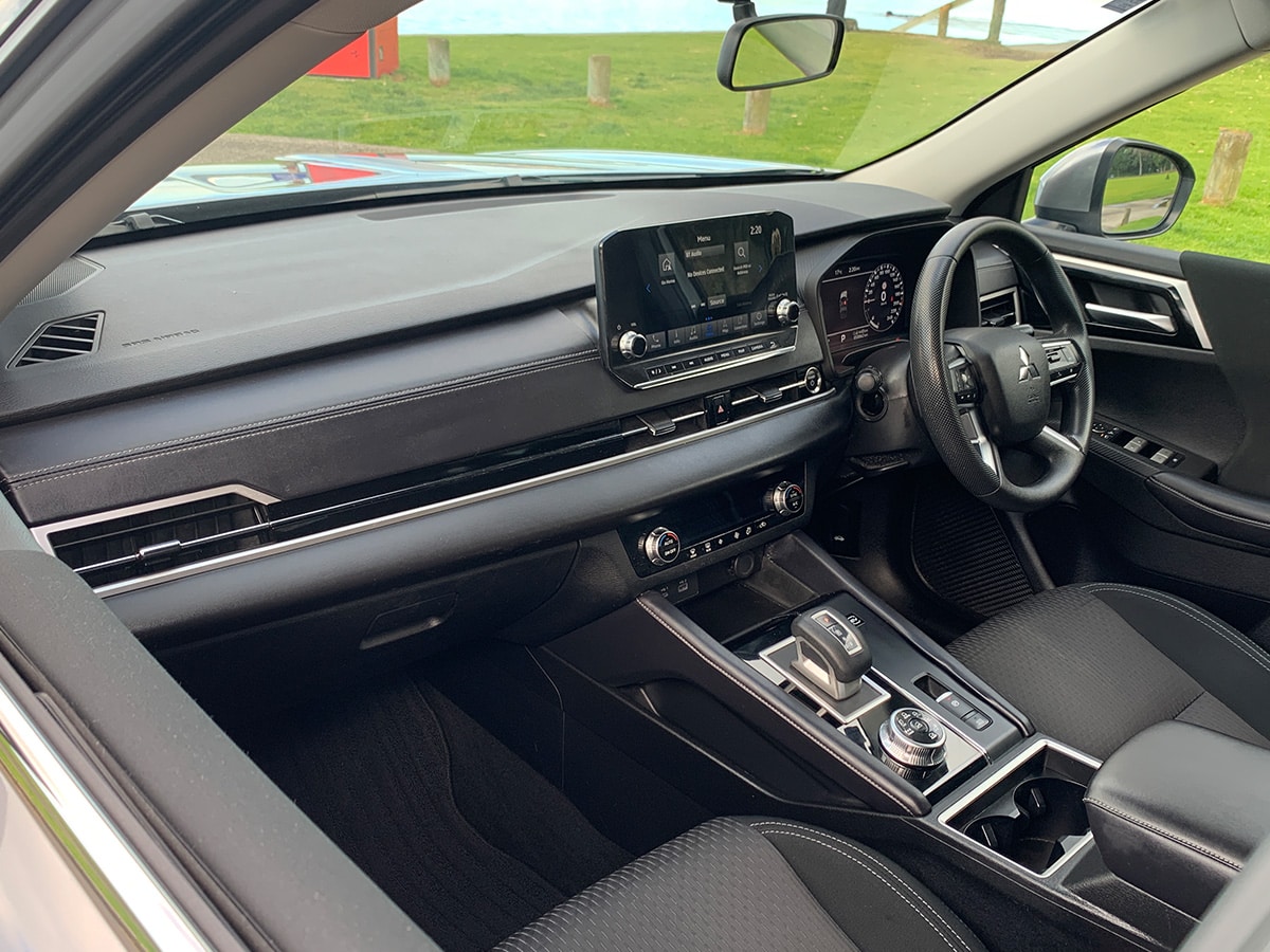 2022 Mitsubishi Outlander LS PHEV Hybrid 4WD