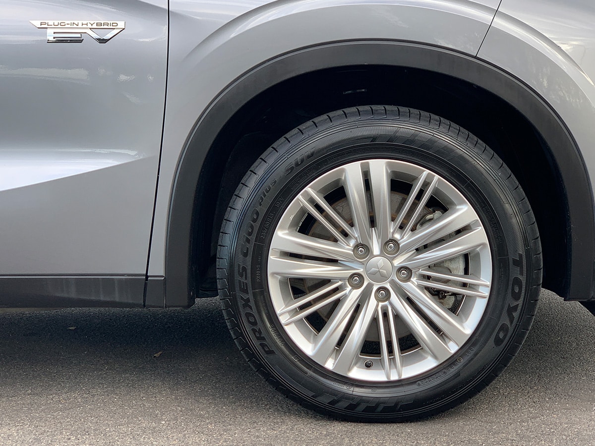 2022 Mitsubishi Outlander LS PHEV Hybrid 4WD