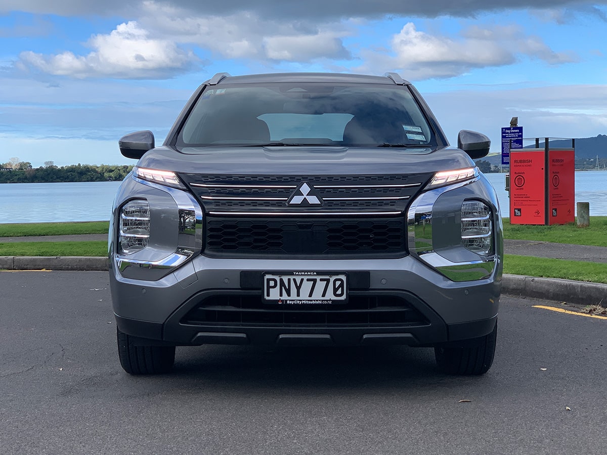 2022 Mitsubishi Outlander LS PHEV Hybrid 4WD