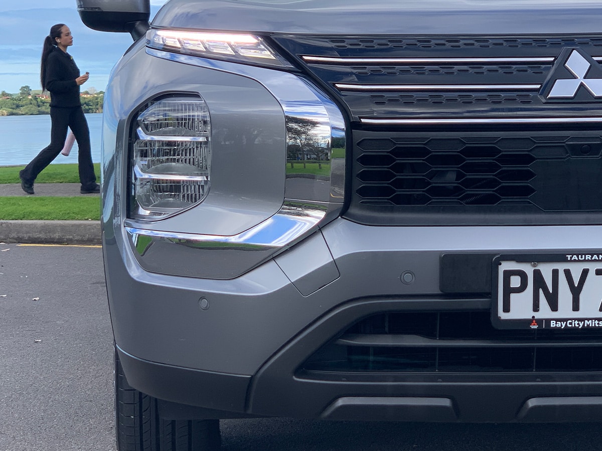 2022 Mitsubishi Outlander LS PHEV Hybrid 4WD