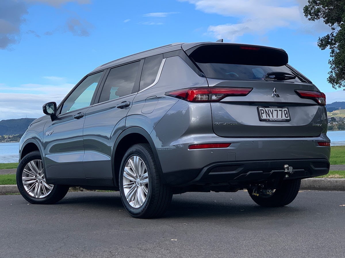 2022 Mitsubishi Outlander LS PHEV Hybrid 4WD